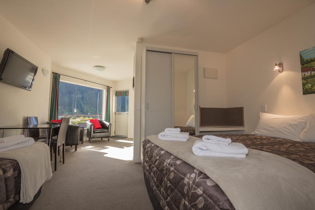 Caples Court Motel&Apartments Queenstown Extérieur photo